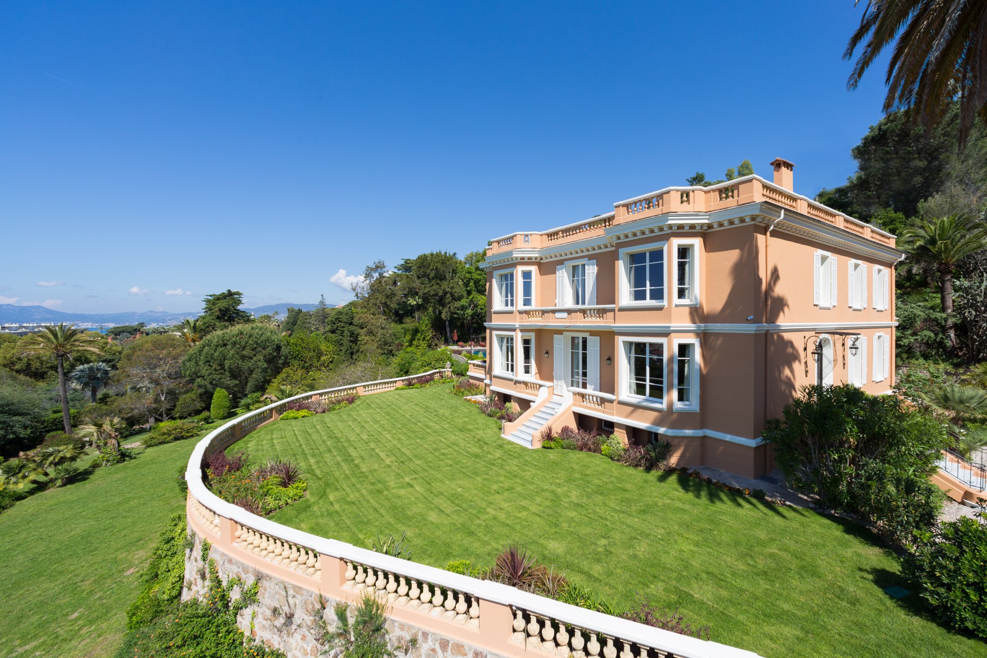 Villa Saint Cyres à louer à Cannes